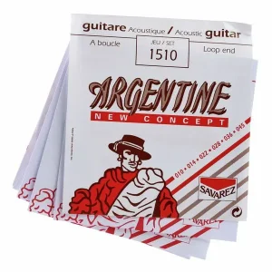 Weiße Packung Savarez Argentine 1510 Akustikgitarrensaiten mit Loop-Ende, bedruckt mit dem typischen Logo und einer Illustration eines Mannes mit Hut in roten und braunen Farbtönen.